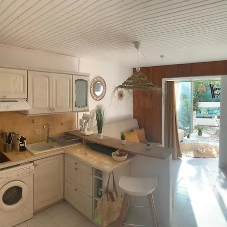Bright With Small Terrace Apartment